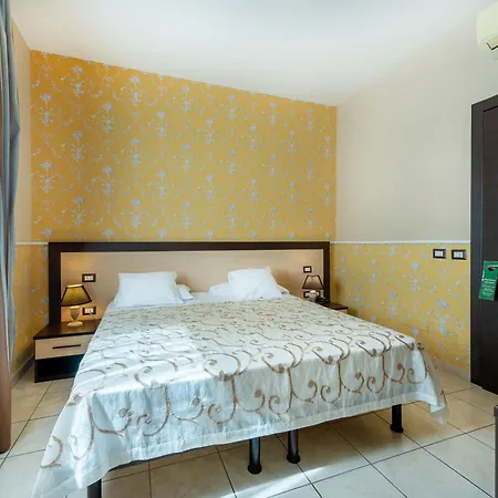 De La Relais Hotel 3*