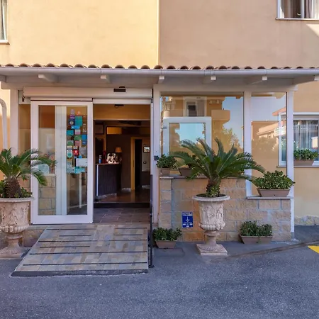 De La Relais Hotel 3*