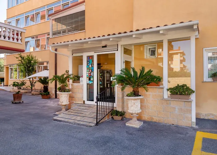 De La Relais 3* פיומיצ'ינו